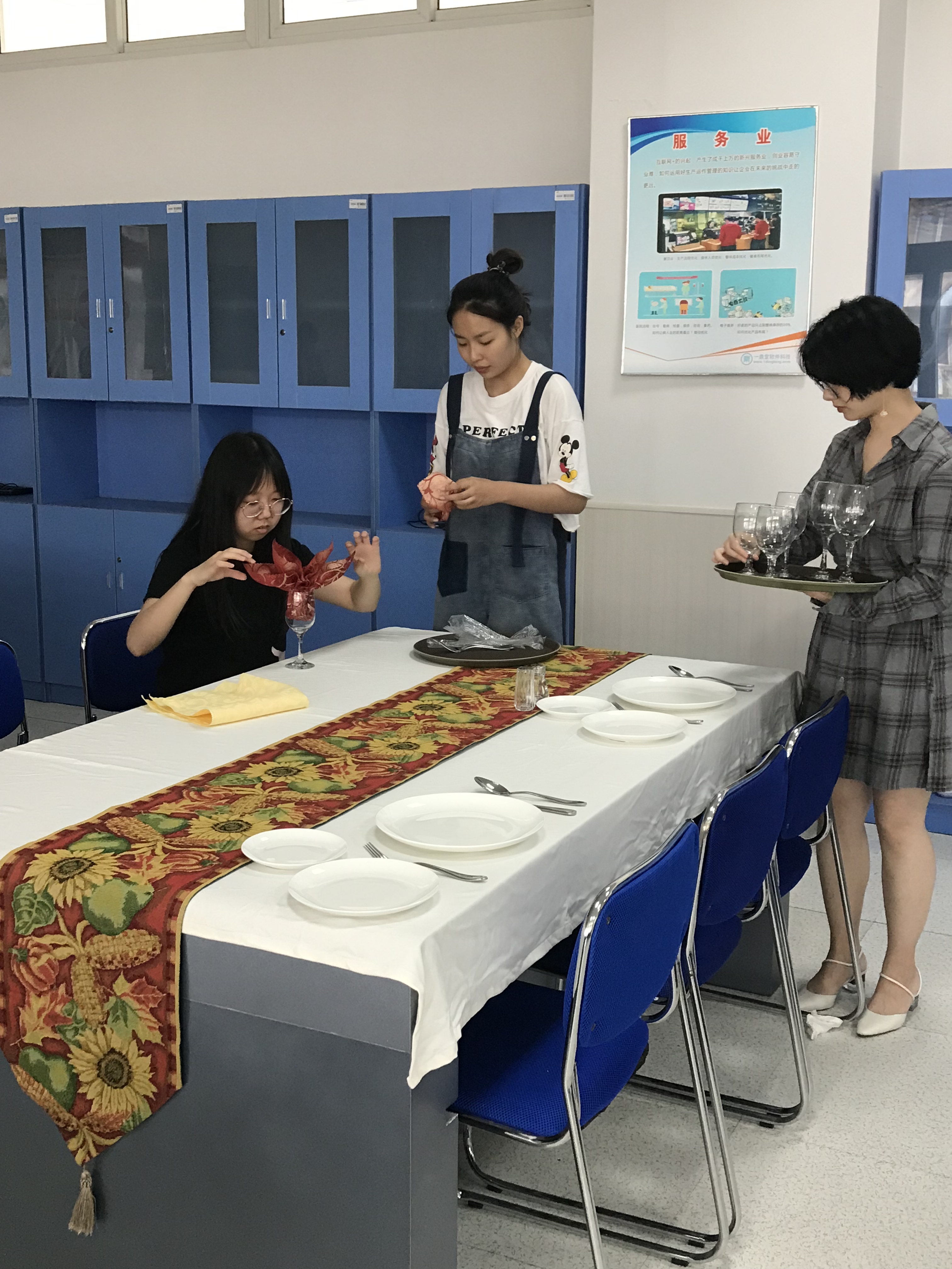 旅游管理专业《酒店服务技能》实训课受到学生高度认可